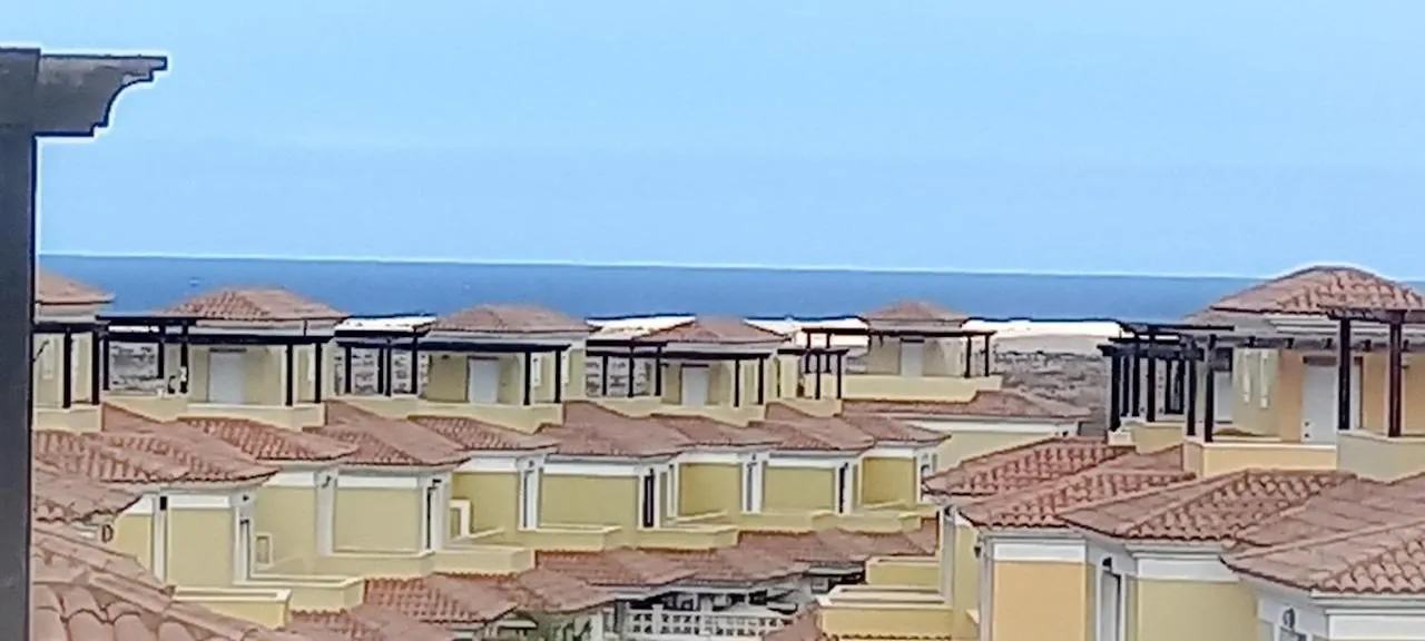 Serene Oasis: Private Pool Villa with Hot Tub and Modern Comforts Corralejo