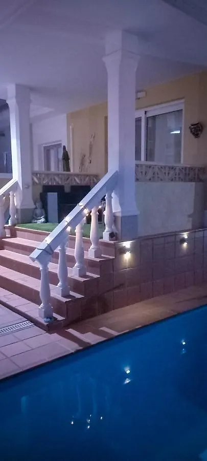 Serene Oasis: Private Pool Villa with Hot Tub and Modern Comforts Corralejo 0*,