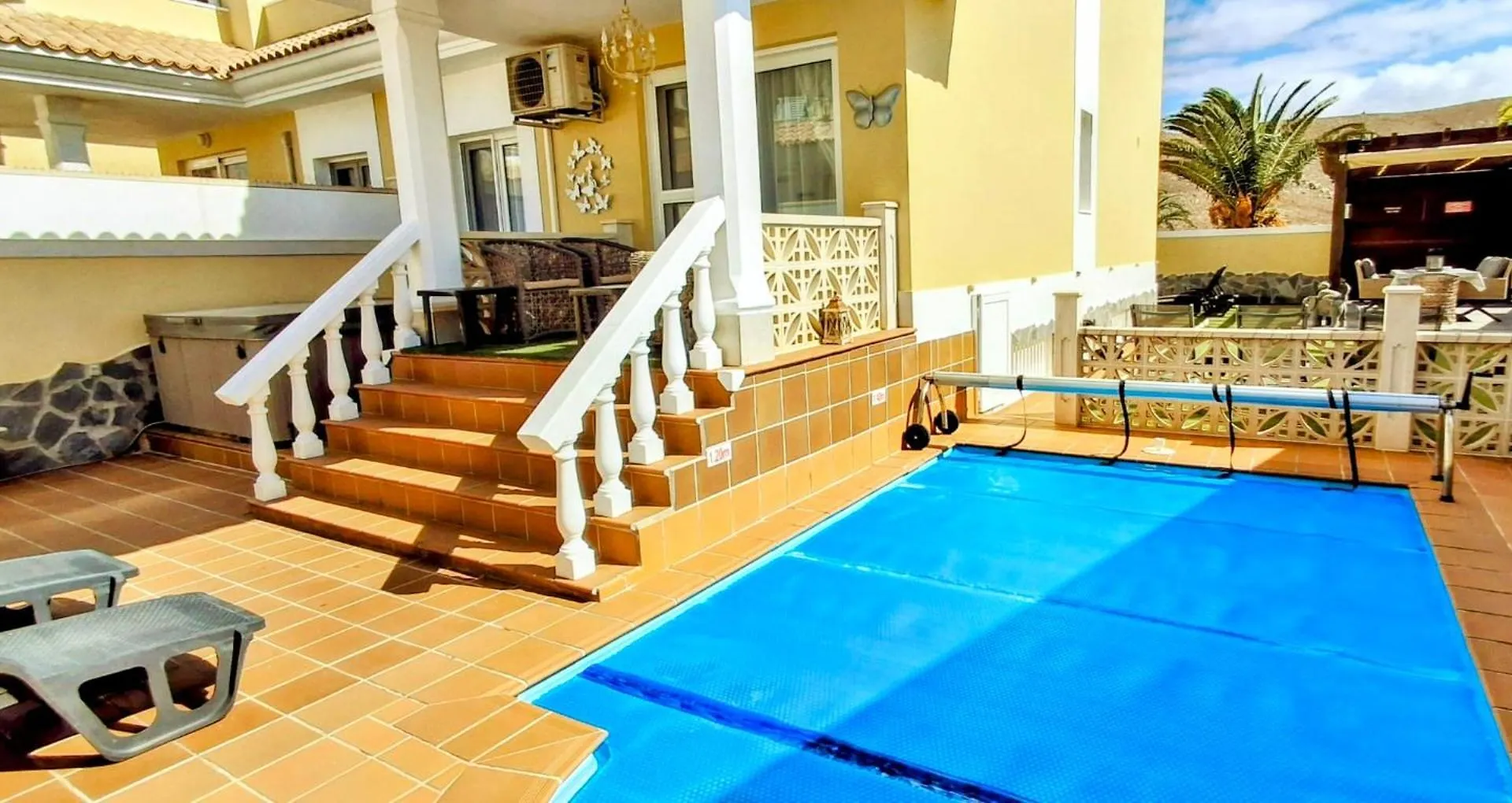 Serene Oasis: Private Pool Villa with Hot Tub and Modern Comforts Corralejo 0*,  Spain