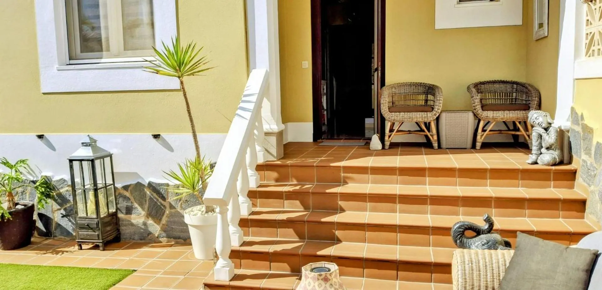 Serene Oasis: Private Pool Villa with Hot Tub and Modern Comforts Corralejo Spain