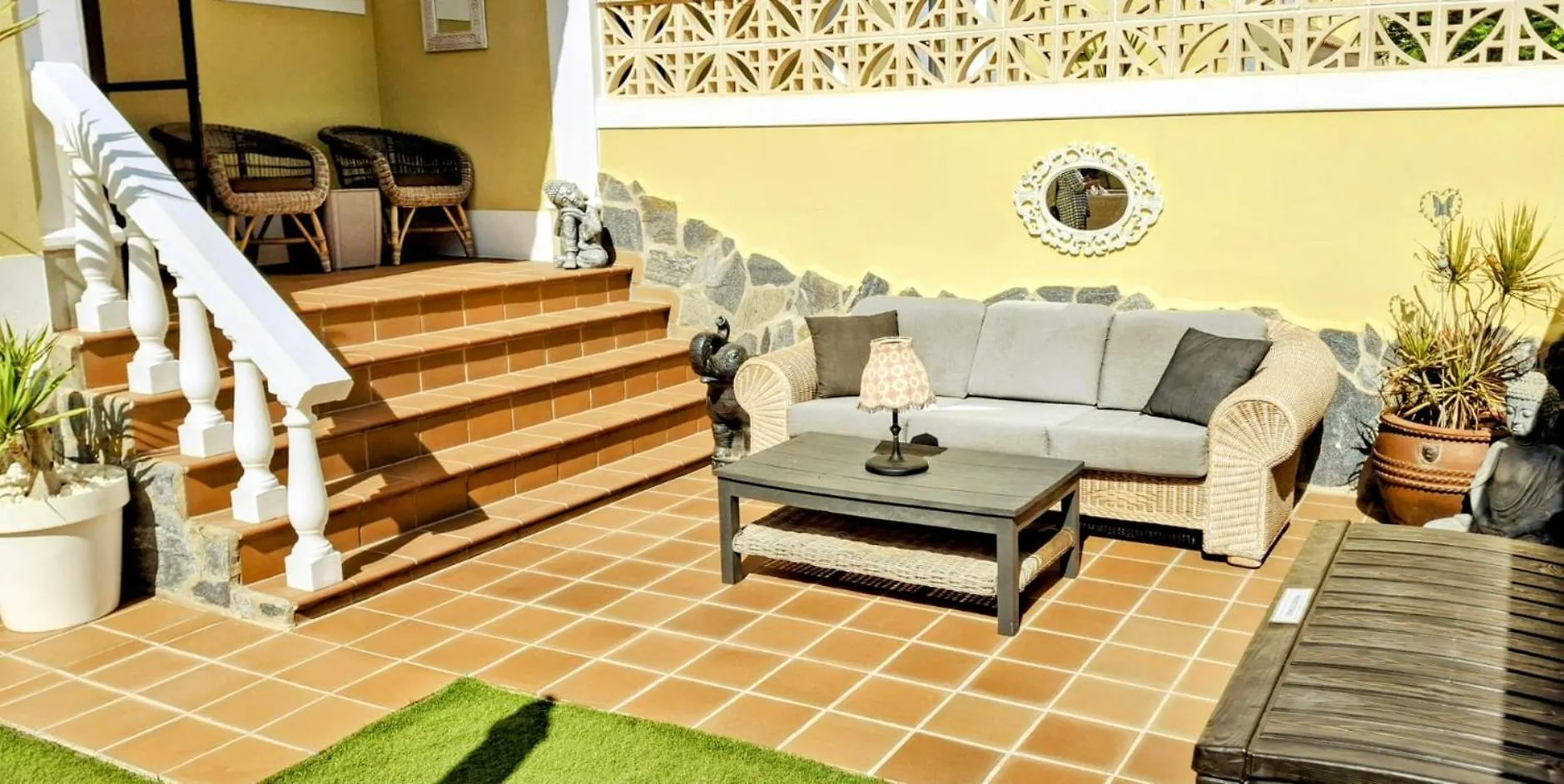 Serene Oasis: Private Pool Villa with Hot Tub and Modern Comforts Corralejo